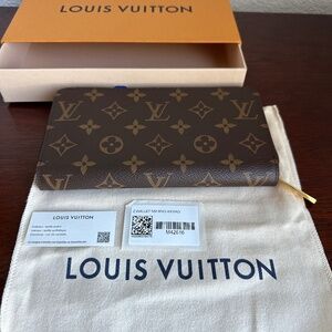 Authentic Louis Vuitton Monogram Zippy Wallet